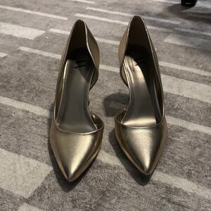 Metallic Gold Pointed Pump